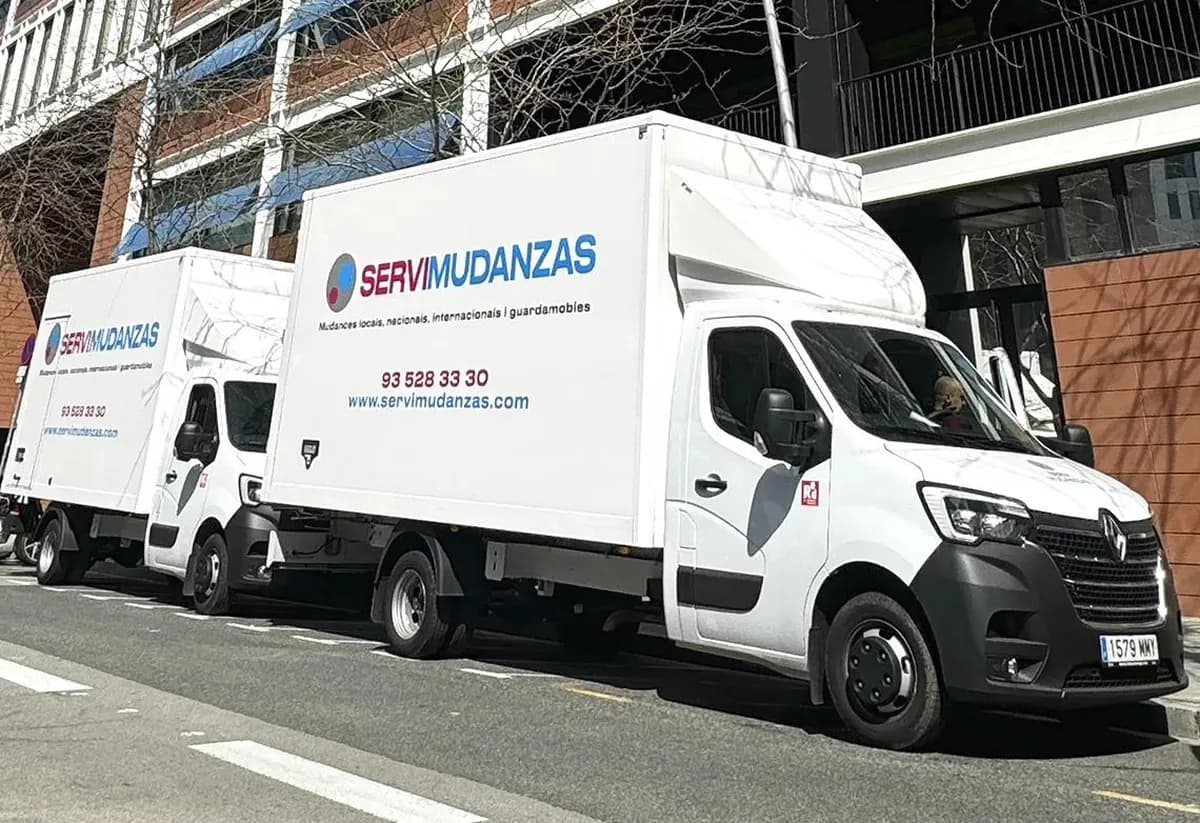 Flota de camiones de Servimudanzas para mudanzas en La Cerdanya y traslados desde Barcelona